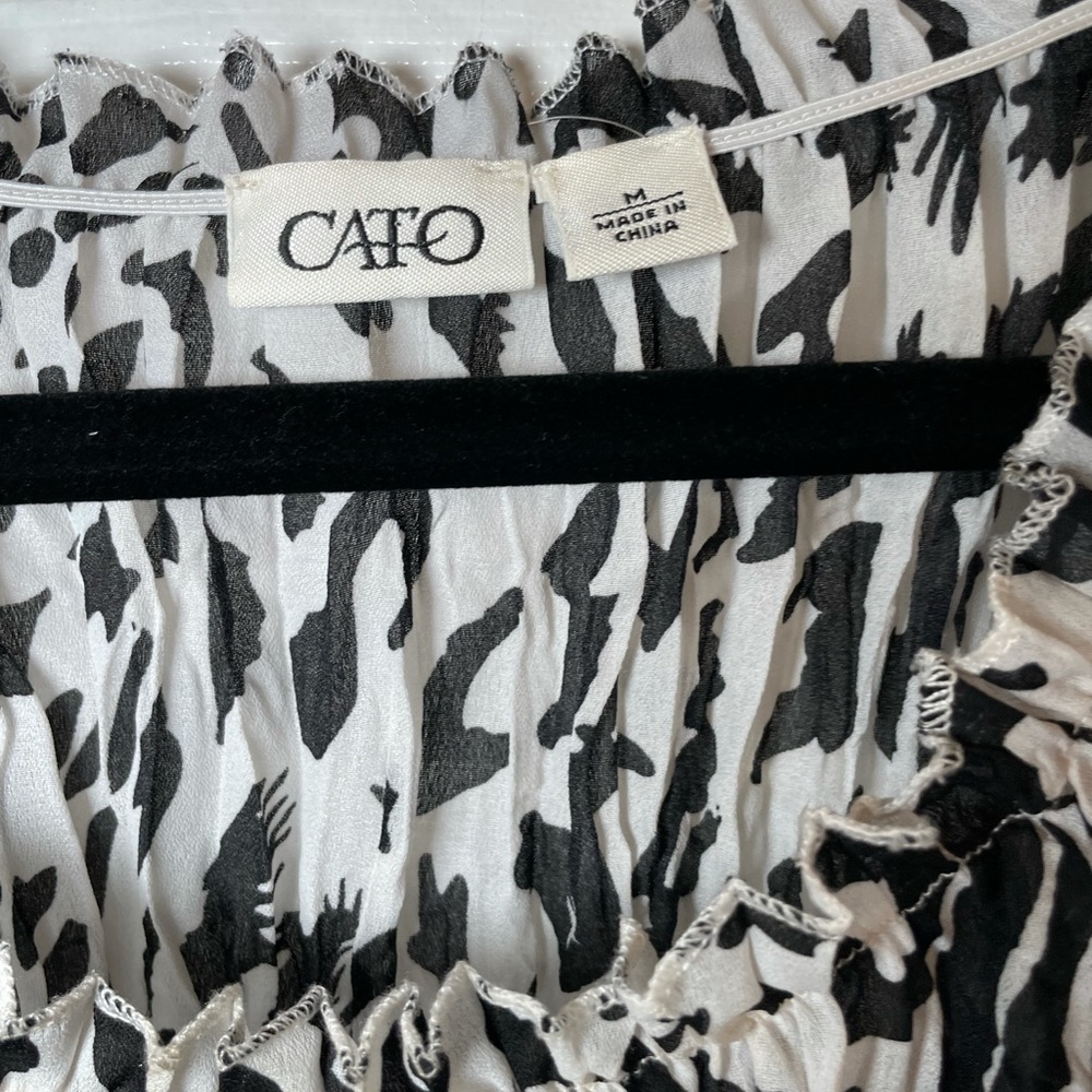 💕NWOT Cato Shortsleeved Black & White Top size M - Picture 3 of 3